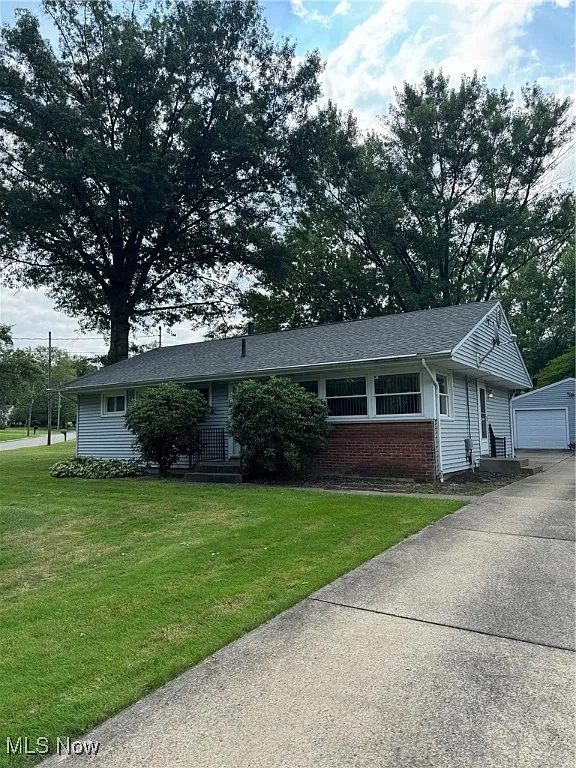 8162 Fairhill Dr NE photo 1