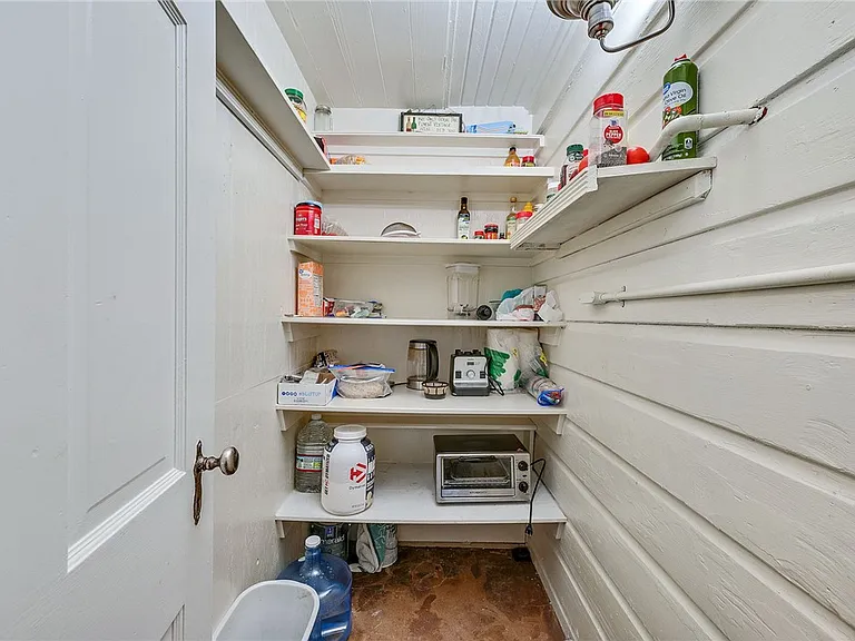 1030 Walton Dr — Photo 16