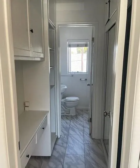1809 E 4th St #10 — Photo 8