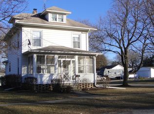 148 S Locust St, Genoa, IL 60135