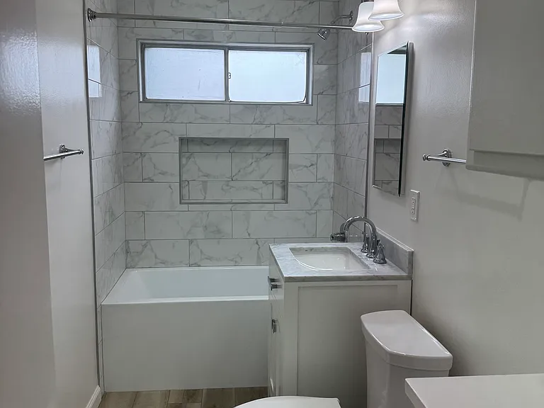 Crestwood Apartments — Photo 12