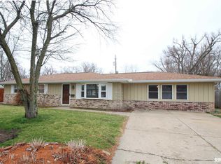 11 Beachcomber Pl, Pekin, IL 61554