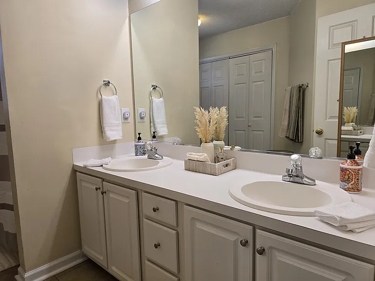 2837 Bridgeport Dr — Photo 15