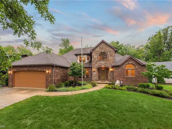 14841 Timber Ln, Middleburg Heights, OH 44130