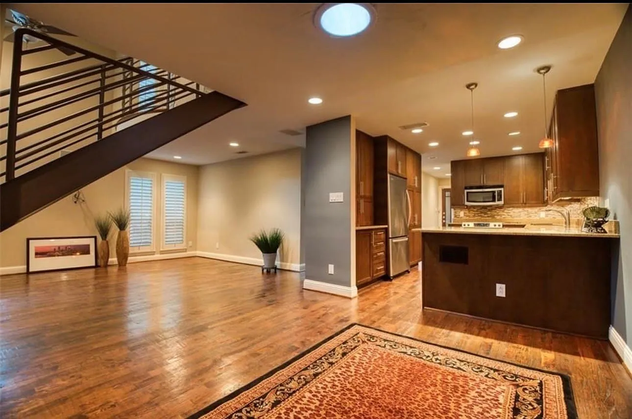 2 bed, 2.0 bath, 1873 sqft, $3,000 — Photo 3
