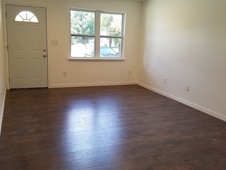 1st image of 3007A Poplar St