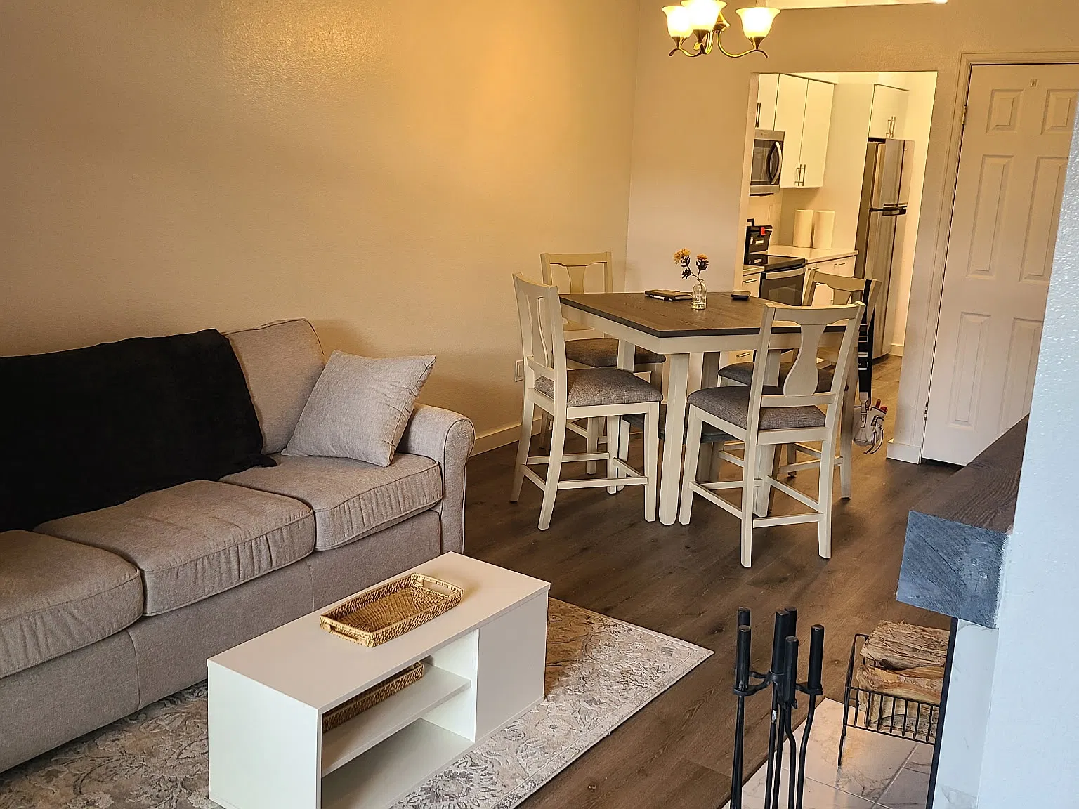 2 bed, 910 sqft, $2,200 — Photo 4