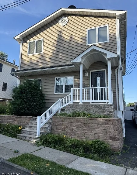 137 Boston Ave — Photo 1