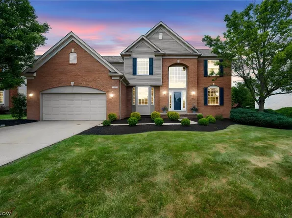 351 Hamilton Dr, Broadview Heights, OH 44147