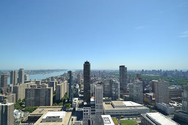 Rented by Lasri Group Inc | media 10