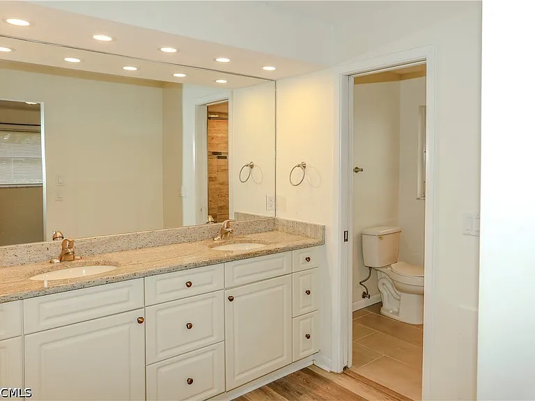 5654 Eichen Cir W — Photo 15