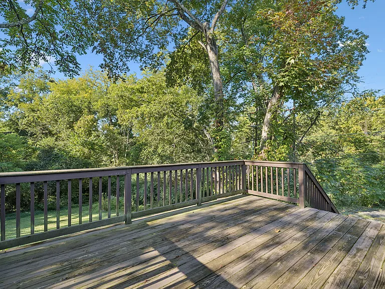 589 Highcrest Dr — Photo 26