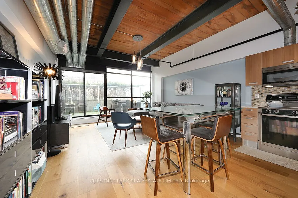 43 Hanna Ave — Photo 2