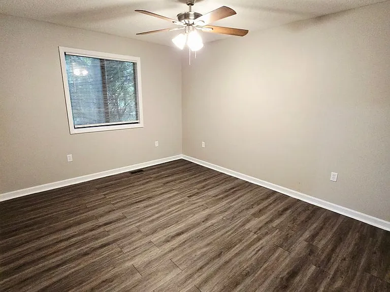 Country Shores Apartments — Photo 58