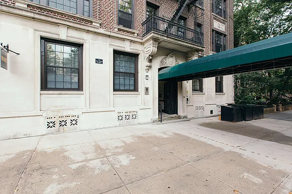 Rented by Nooklyn NYC LLC | media 95