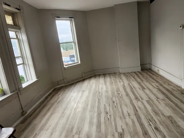 7820 N Broadway, Saint Louis, MO 63147