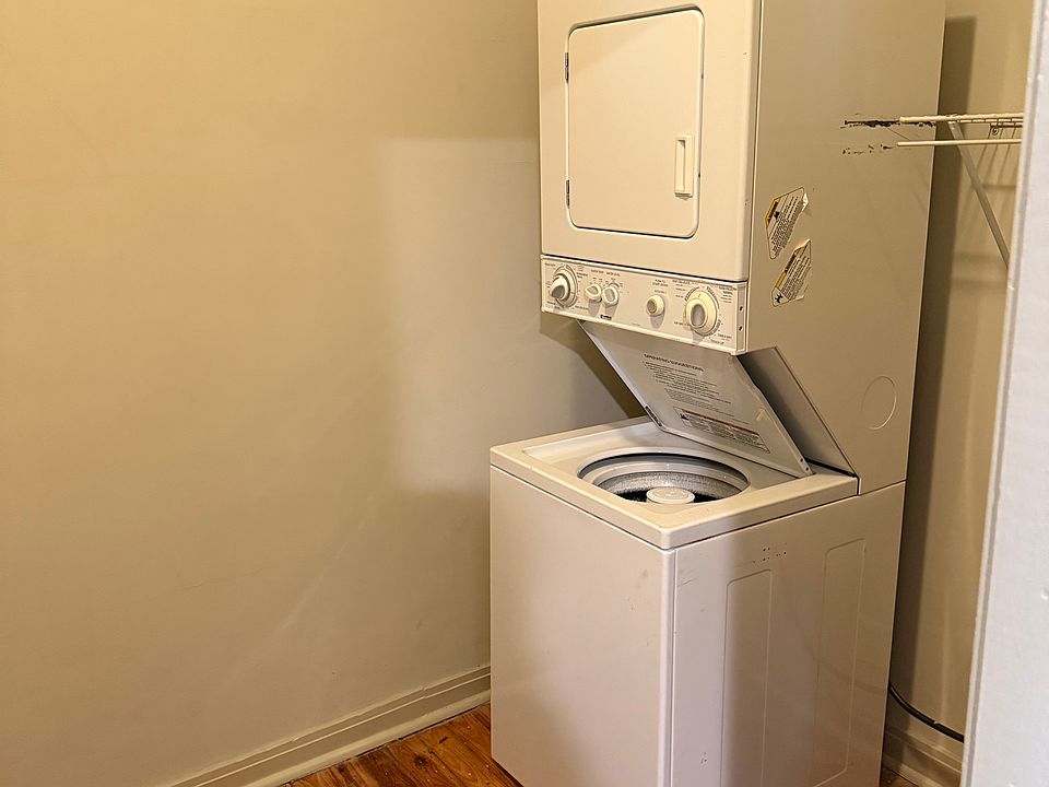 1st image of 120 E Charlton Ln
