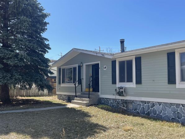 210 N 9th St, Douglas, WY 82633