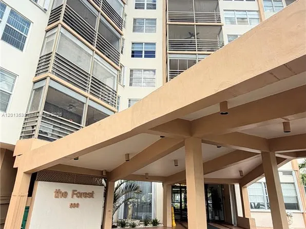900 Saint Charles Pl APT 520, Hollywood, FL 33026
