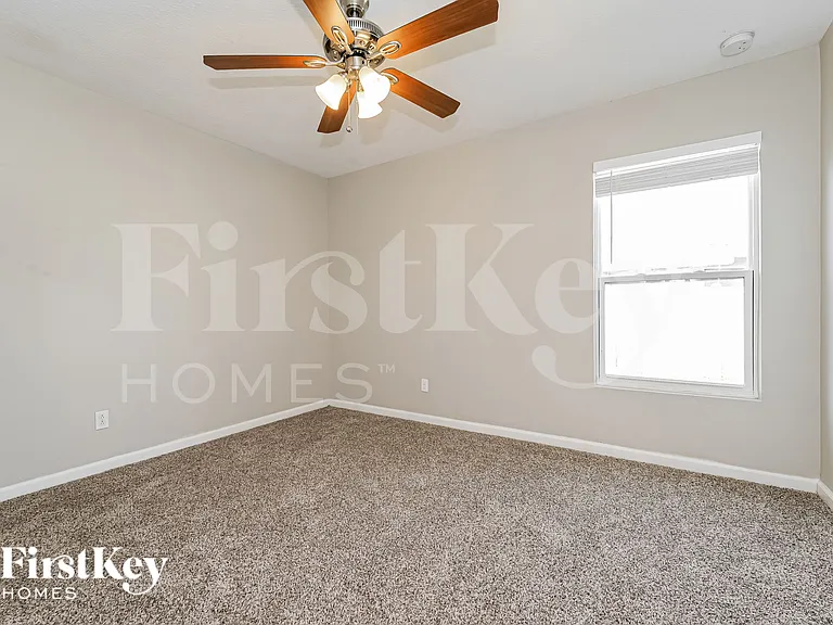 561 SE Brookside Ter — Photo 13