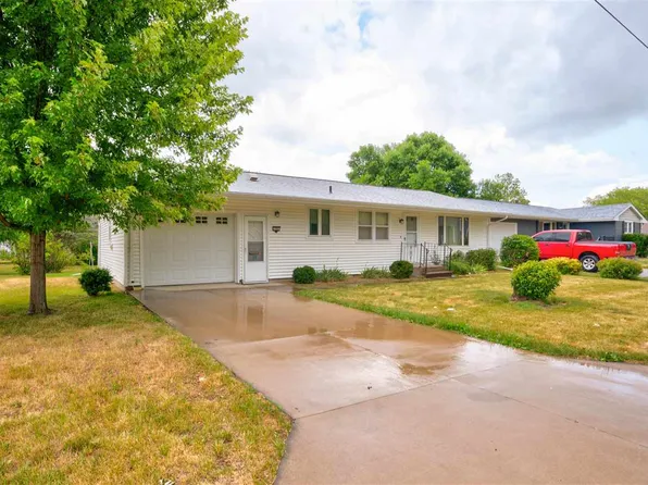 702 E Harrison St, Washington, IA 52353