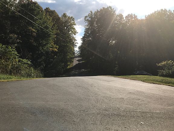 5th image of 301 Little Mountain Dr