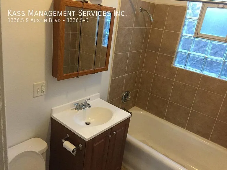 1336.5 S Austin Blvd #D — Photo 8