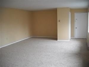 3rd image of 325 Hillview Ct APT C-4