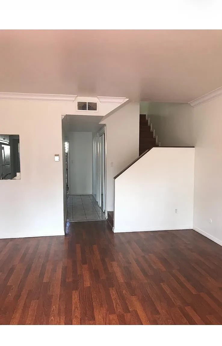 3 bed, 1.5 bath, 950 sqft, $2,999 — Photo 2