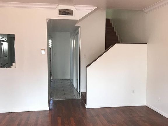 2nd image of 443A Woodlawn Ave #1