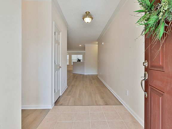 5th image of 51 Garden Grv