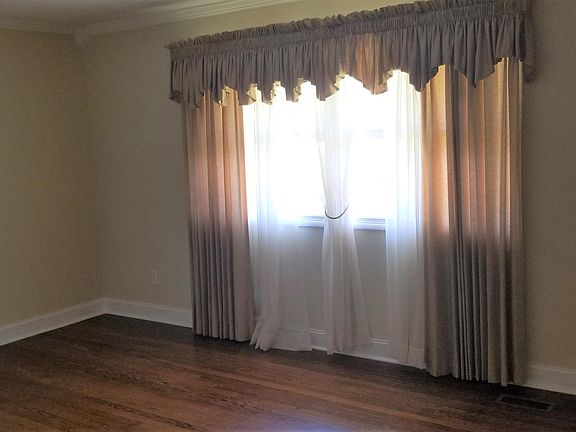 5th image of 9213 Abrams Dr #1