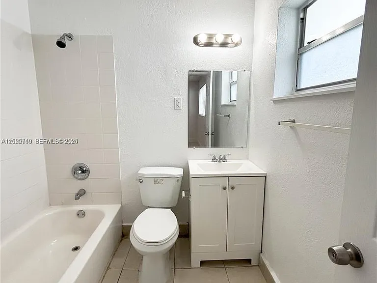 2070 NE 162nd St #4 — Photo 17