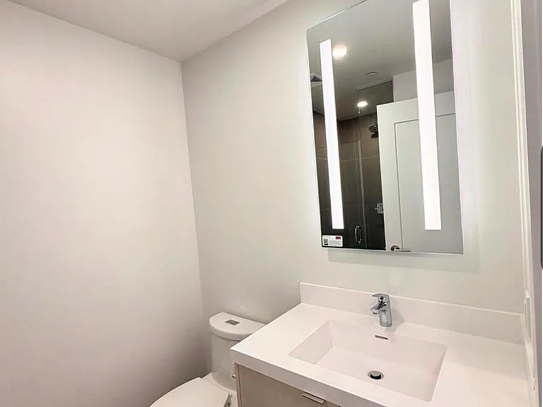 60 Central Park Dr #Penthouse 02 — Photo 13