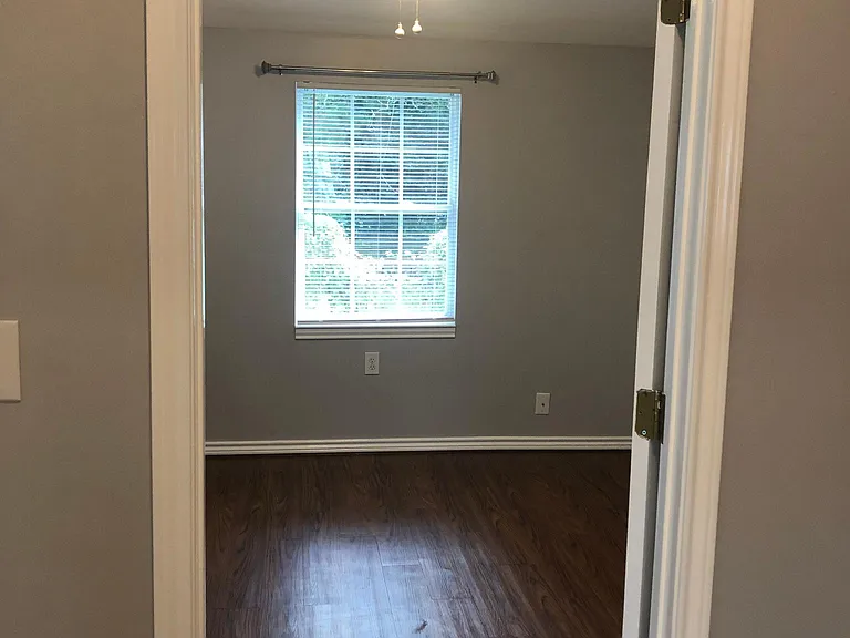 914 E 25th St #2 — Photo 5