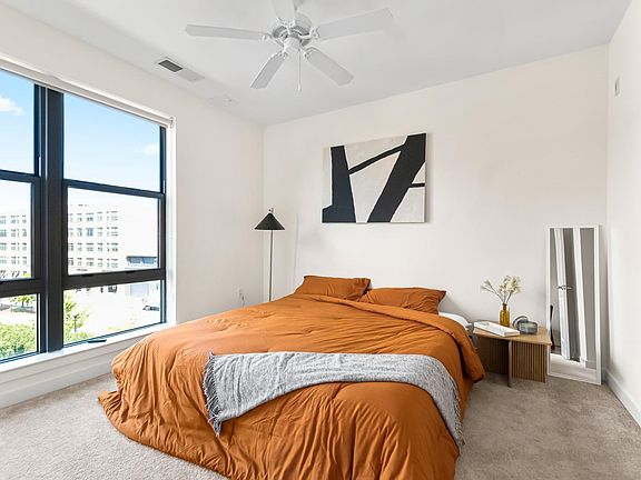 4th image of 701 Seaton Ave Unit 417