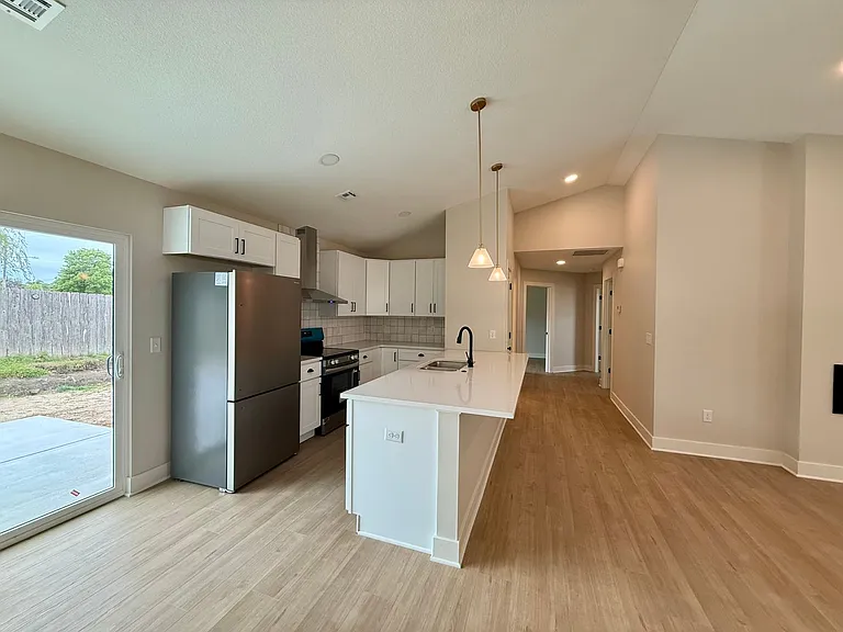 765 N Kansas Ct — Photo 8