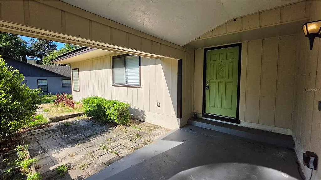4 bed, 2.0 bath, 1902 sqft, $2,200 — Photo 2