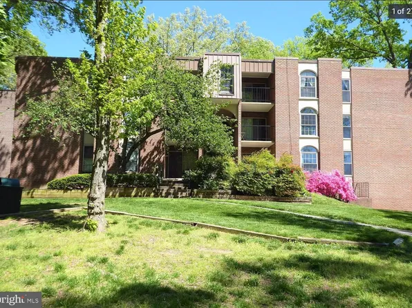 3310 Woodburn Village Dr APT 14, Annandale, VA 22003