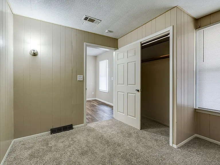 426 E Lake St — Photo 12