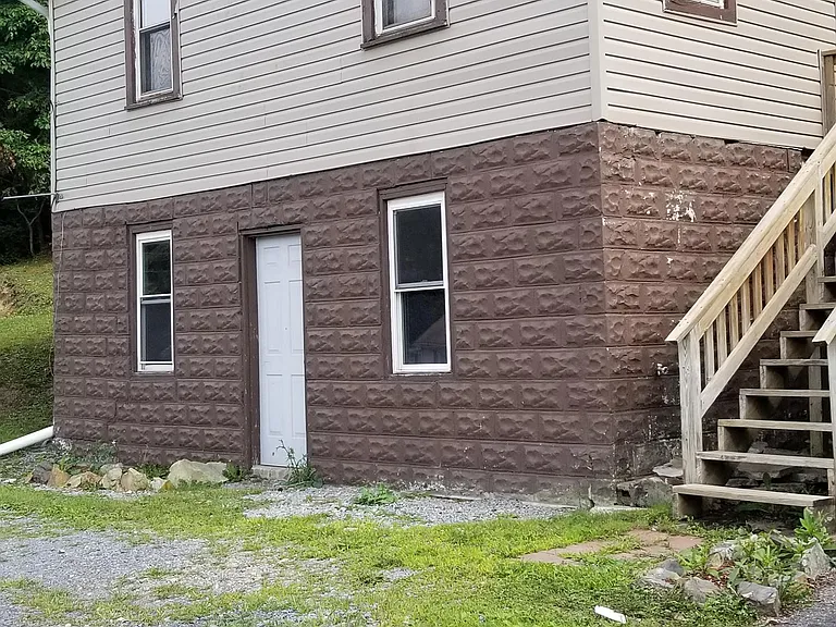 615 W Main St — Photo 2