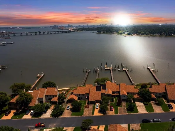 4279 Hatton Point Ln, Portsmouth, VA 23703