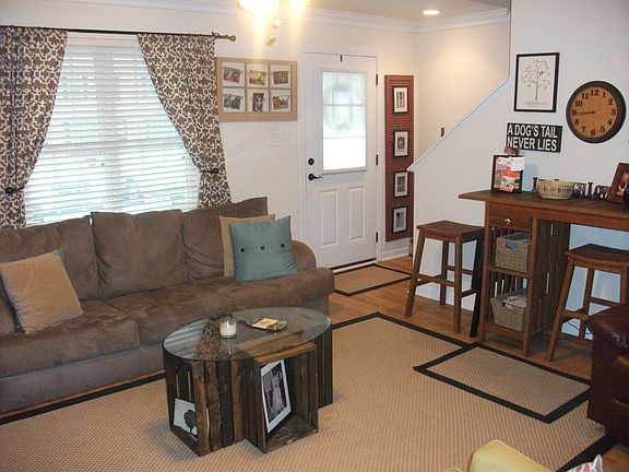 3rd image of 157 Old Tavern Cir