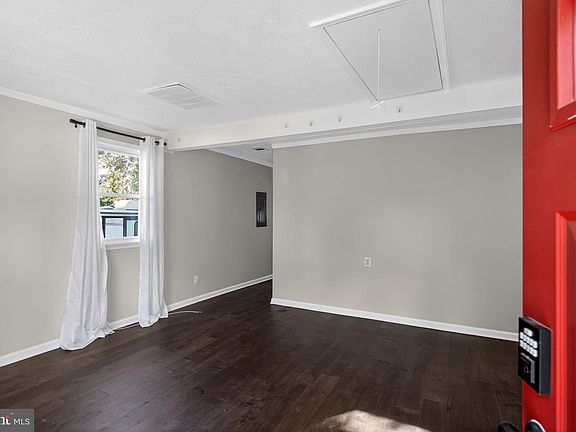 3rd image of 3670 5th Ave