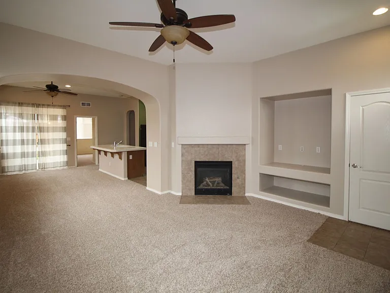 4044 W Peach Tree Ln — Photo 4