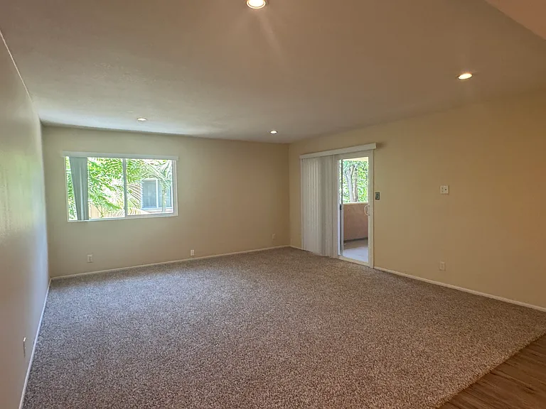Amberwood Garden Apartments — Photo 9