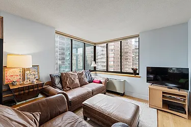 250 East 40th Street, #19B