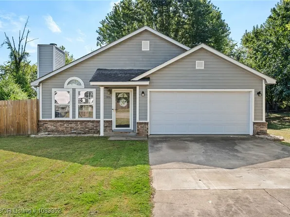 1906 N Hills Blvd, Van Buren, AR 72956