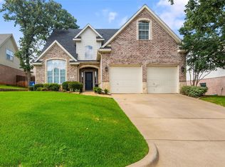 527 Mattie Ln, Lake Dallas, TX 75065