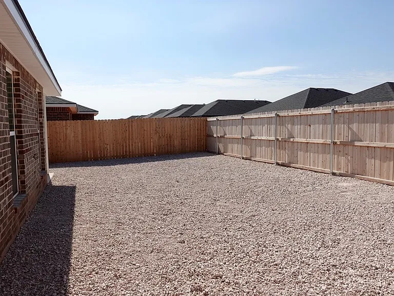 5917 Praline St — Photo 38